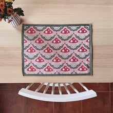 Carica l&#39;immagine nel visualizzatore di Gallery, Tovaglietta Funghetti