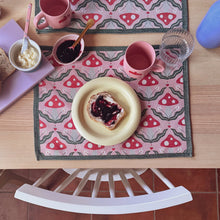 Carica l&#39;immagine nel visualizzatore di Gallery, Tovaglietta Funghetti