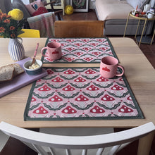 Carica l&#39;immagine nel visualizzatore di Gallery, Tovaglietta Funghetti